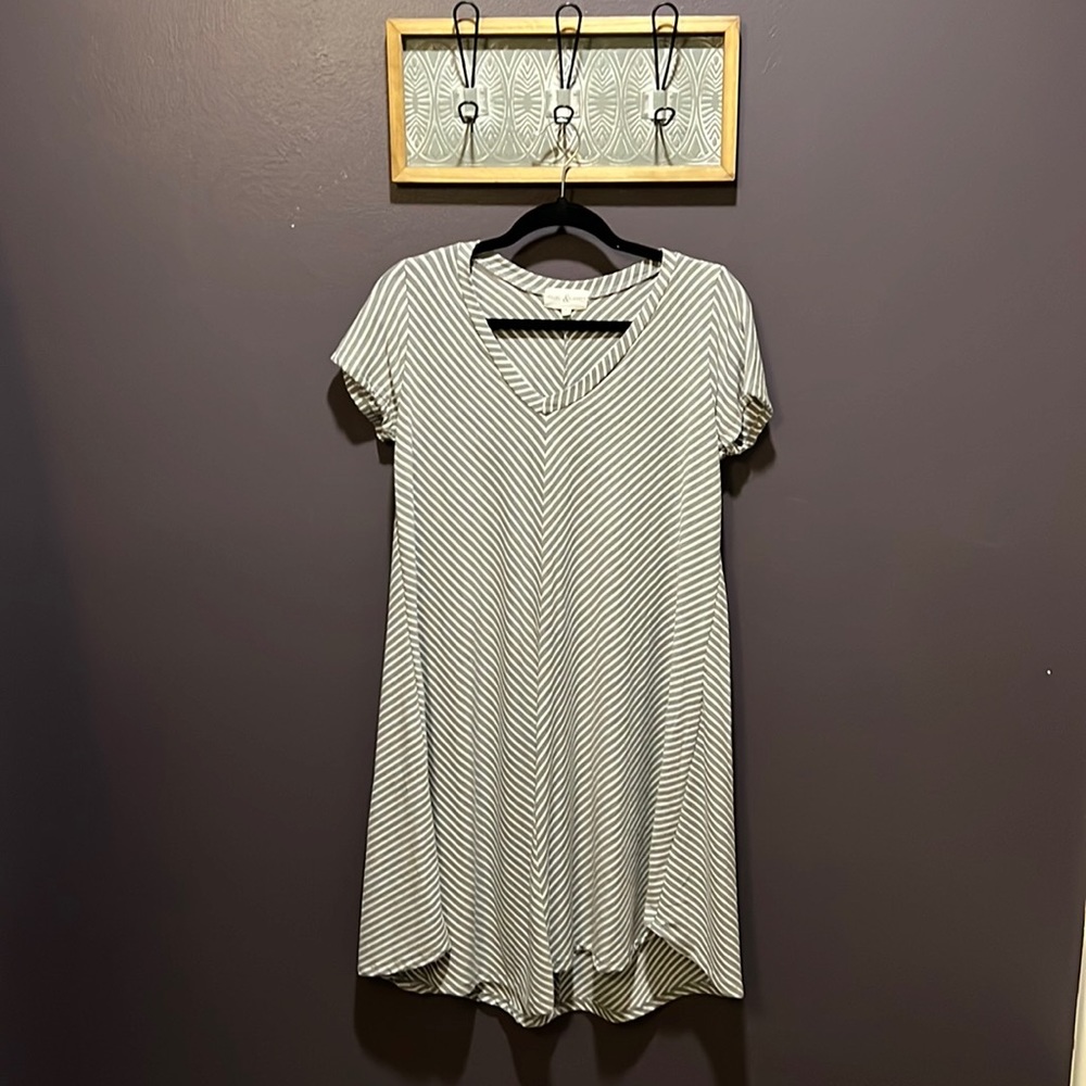 Women’s summer dress……   Size L…….    Super comfy.